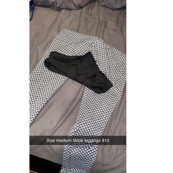 Size small tik tok leggings. Never wore - Picture 1 of 2